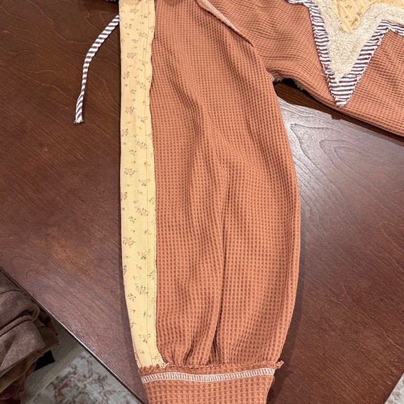 POL “Cinnamon Stick” Brown and Cream Star Sweater - Picture 14 of 17